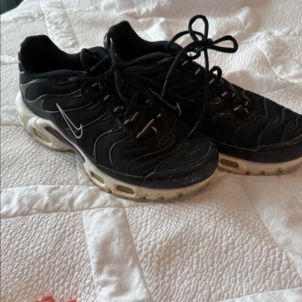 Nike Black and White Athletic Shoes